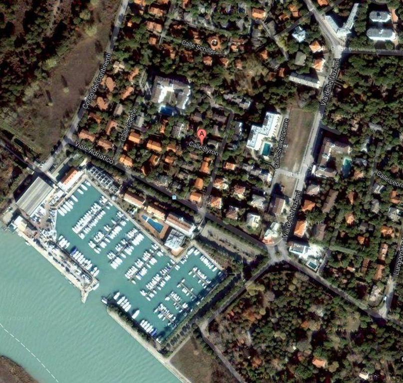 Lignano Exclusive With Pool Apartment Lignano Sabbiadoro Luaran gambar